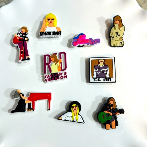 CROCS Accessories - TAYLOR SWIFT SET OF 9 CROC CHARMS